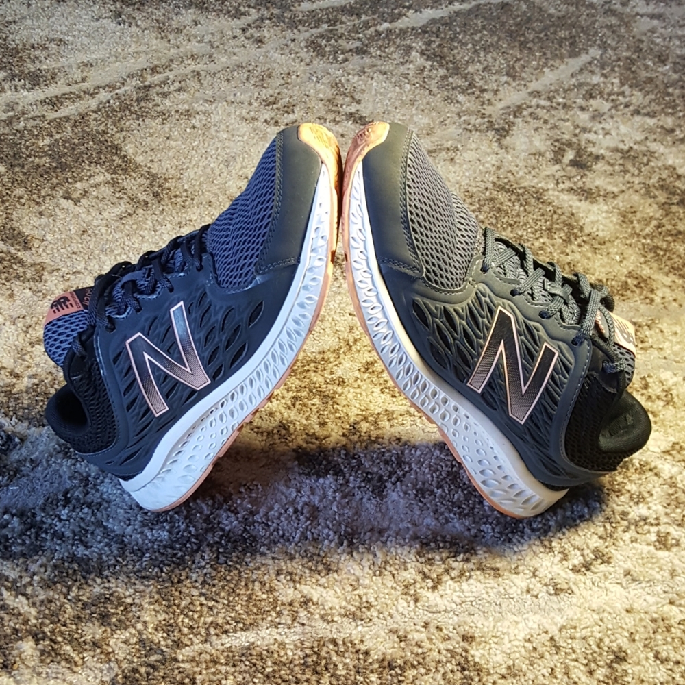 New Balance - Picture 3 of 8